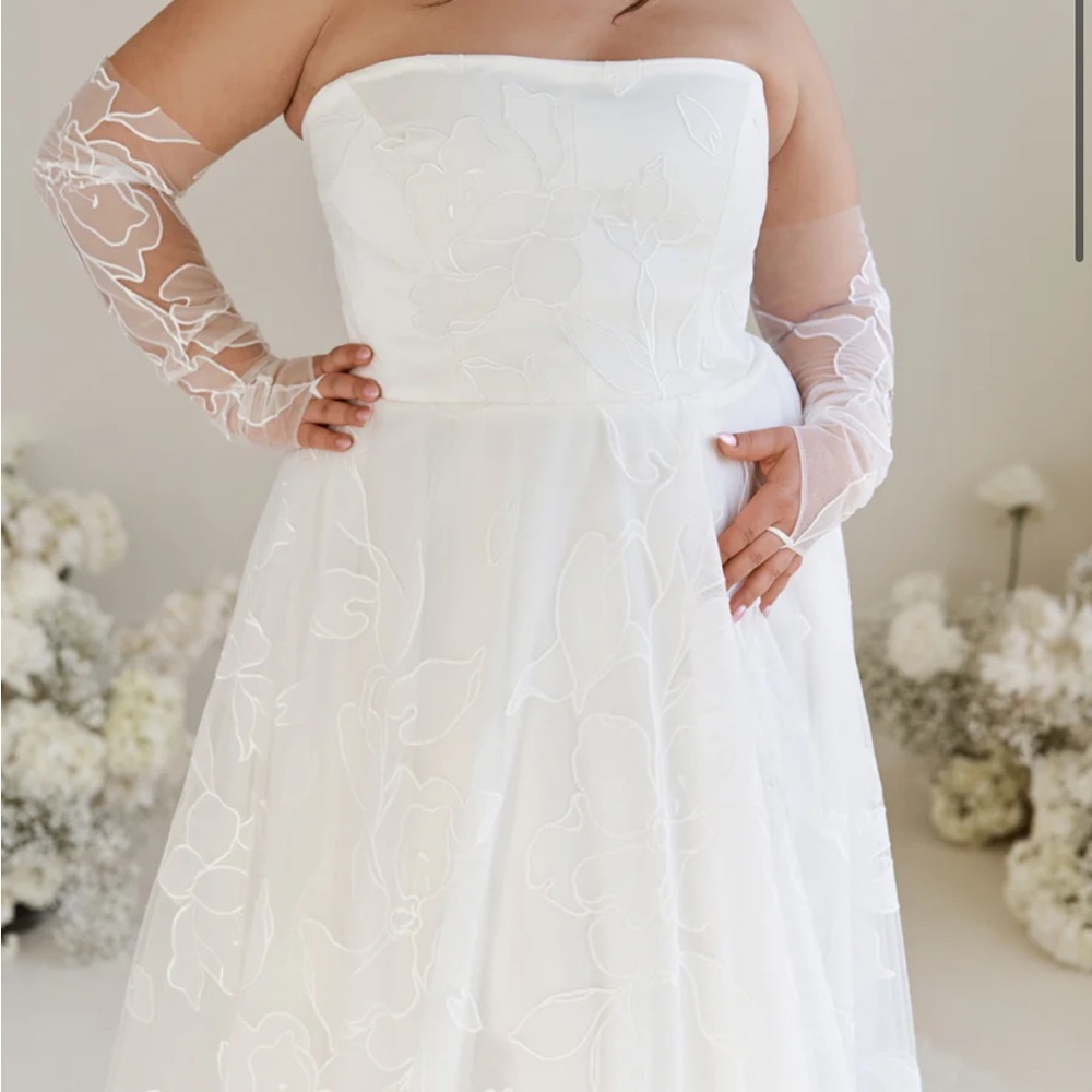 Truvelle Simone Sleeveless Bridal Gloves